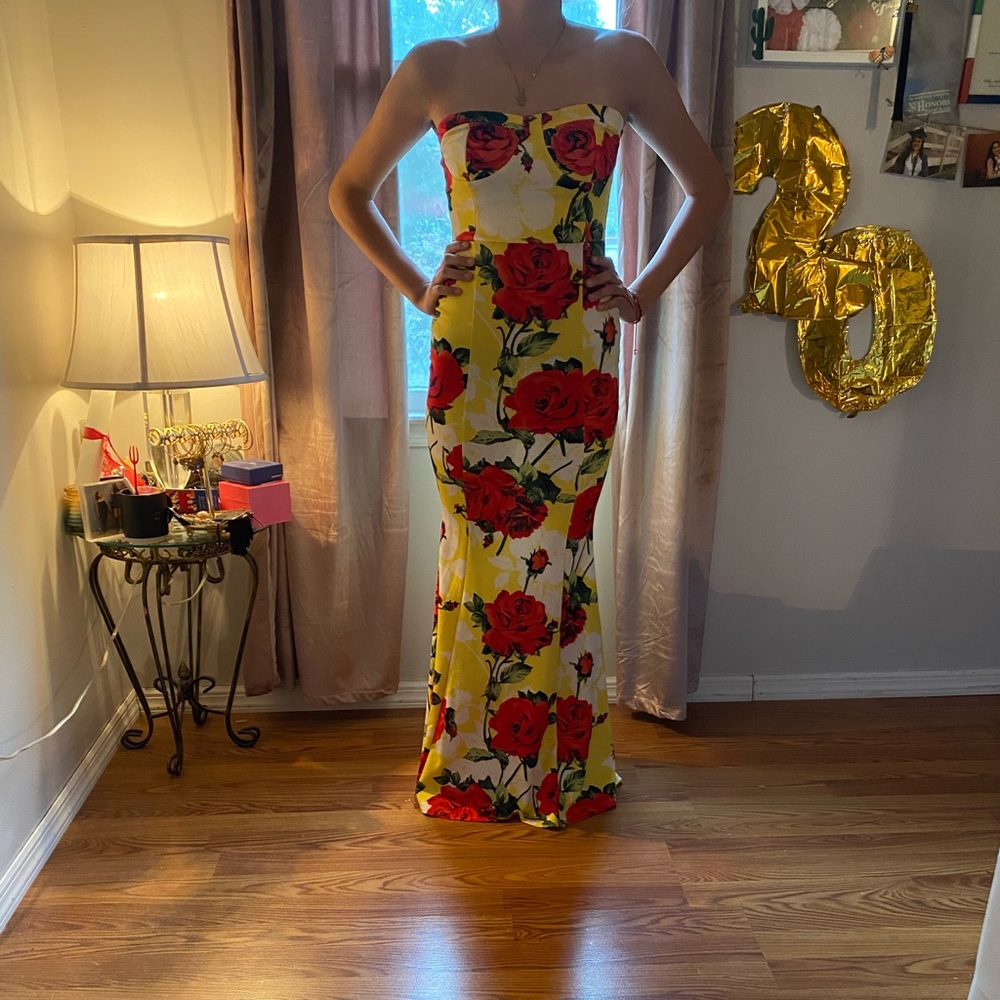 Yellow mermaid dress with roses